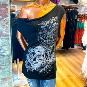 Black with grey tiger image top, 95% cotton